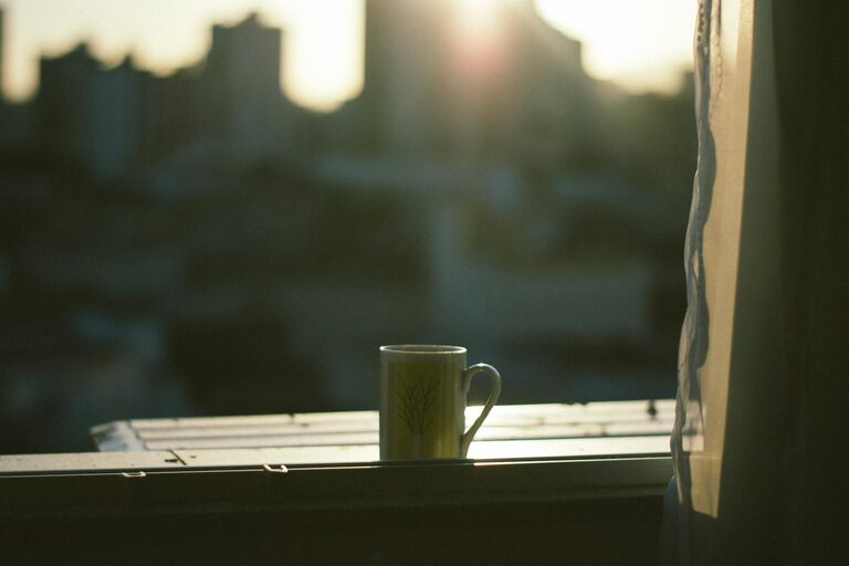 How to Create a Relaxing Morning Routine to Start Your Day Positively